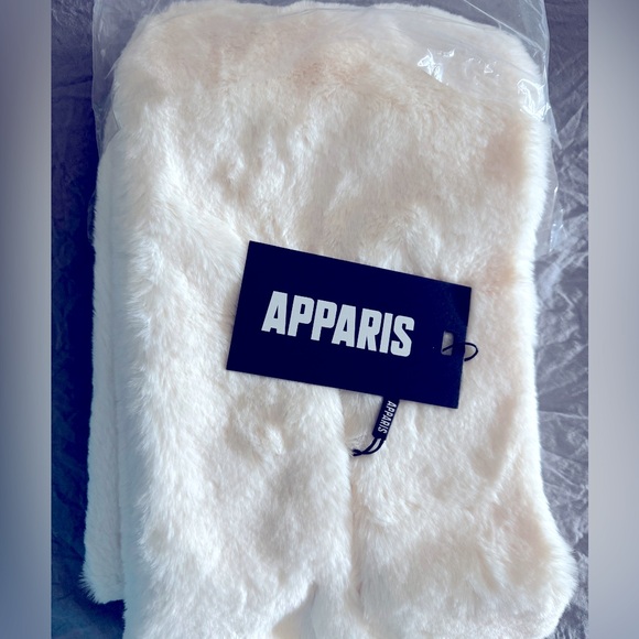 APPARIS Bambi Fuzzy Scarf Pull-through Scarf in Ivory /Cream - Picture 4 of 7